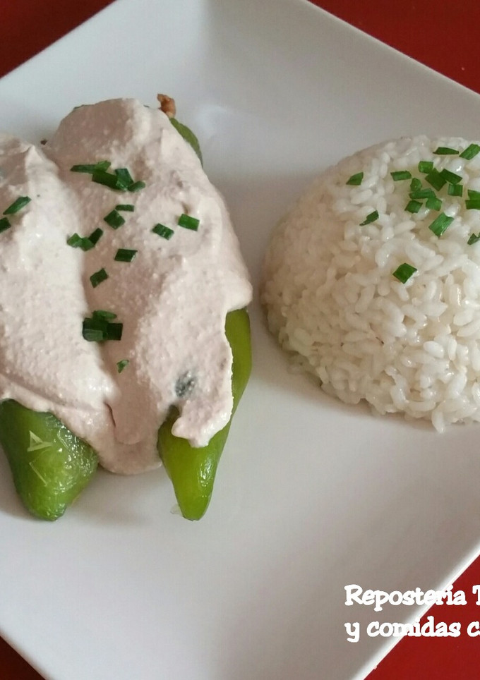 Una foto de Pimientos rellenos con salsa de crema