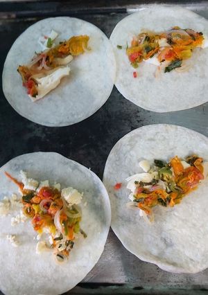 Una foto de Quesadillas de flor de calabaza