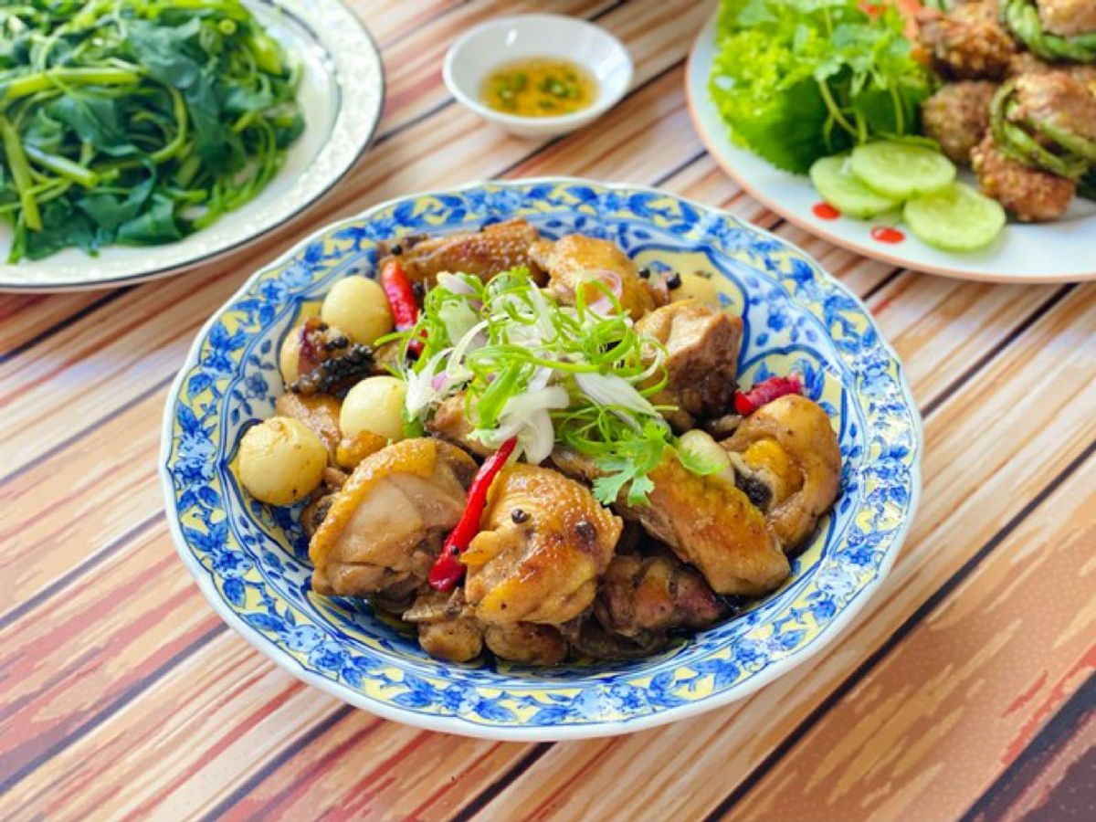 Thịt Gà Kho Tiêu