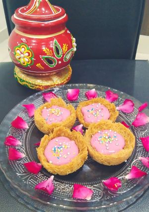 रोज़ मिल्क पुडिंग सेवँई कटोरी (rose milk pudding sevai katori recipe in Hindi) रेसिपी मुख्य फोटो