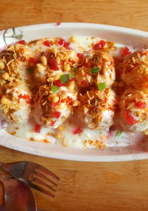 दहीवडे (dahi vade recipe in marathi) रेसिपी चे मुख्य फोटो 