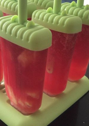 Una foto de Paleta de sandía con piña