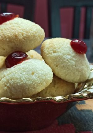 A picture of Coconut macroons.