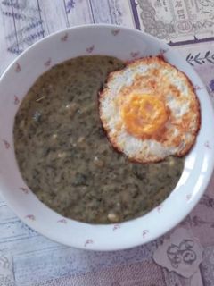 Sóskafőzelek tükör tojással 🍳 recept fotója
