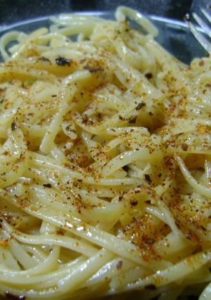 Una foto de Tallarines aglio olio de la nona