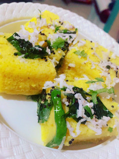 खमन ढोकला (khaman dhokla recipe in Hindi) रेसिपी मुख्य फोटो