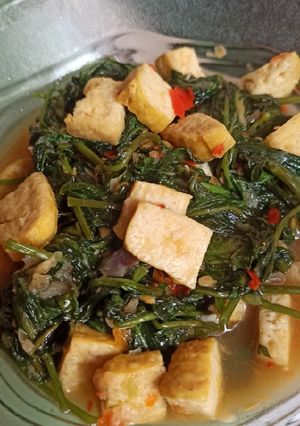 Foto resep Tumis Kangkung Tahu Pedas