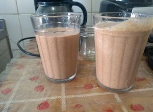 Foto de Vitamina/Batida/Smoothie de banana e cacau🍌🍫