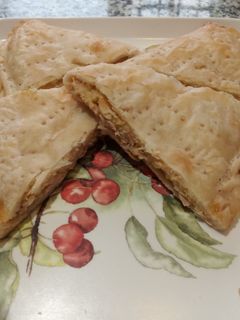 Una foto de Masa de hojaldre sin gluten con pollo queso y mermelada