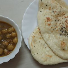 A picture of Chole kulche.