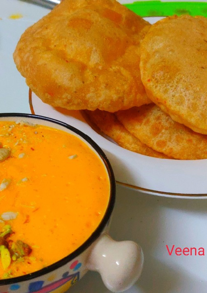 आमरस और अजवाइन पूरी (Samras and Ajwain Poori Recipe in Hindi) रेसिपी मुख्य फोटो