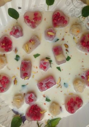 A picture of Coconut milk fruit jelly balls.