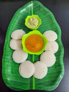 A picture of Idli chutney sambar.
