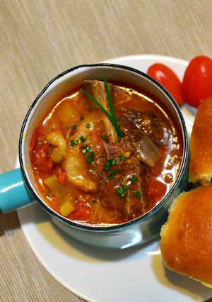 A picture of [Heinz Ketchup] Tomato-Braised Beef Short Ribs.