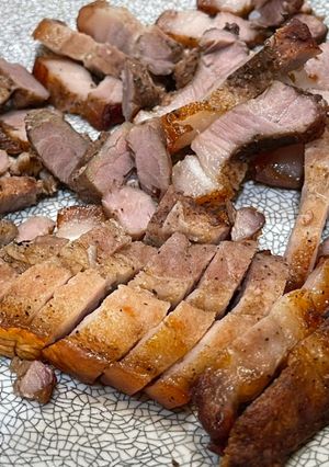 脆皮燒肉 （客家鹹豬肉） 的食譜成品照片