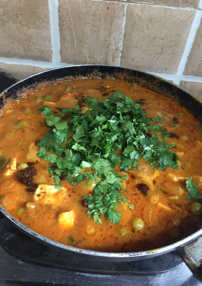 A picture of Mutter paneer.