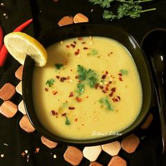 A picture of Raw Papaya and Coriander Root Soup.