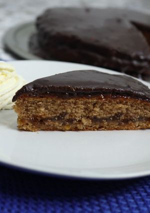 A picture of Sachertorte.