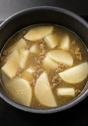 Hình của món Canh Củ Cải Trắng (Daikon) Nấu Thịt Bò Băm.