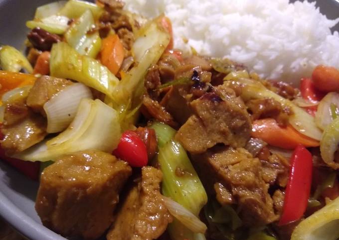 Vegetarian Cashew Chicken Stir-fry