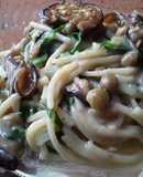 Espaguetis🍝🍆 cremosos🌿🍶