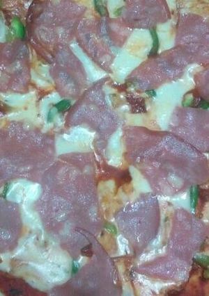 Una foto de Pizza con mortadela