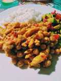Pollo con garbanzos y arroz