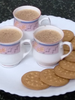 மசாலா டீ (Masala chai /Masala tea recipe in tamil) செய்முறை முக்கிய புகைப்படம்