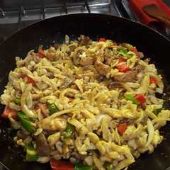 Foto principal de Fideos de arroz salteados estilo oriental