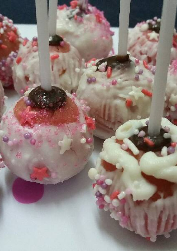 Una foto de Cake pops de fresa 🍓📍