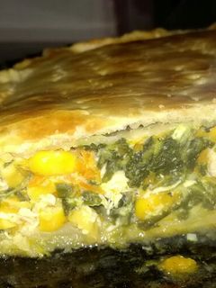 Una foto de Tarta de verduras y pollo con masa casera