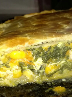 Una foto de Tarta de verduras y pollo con masa casera