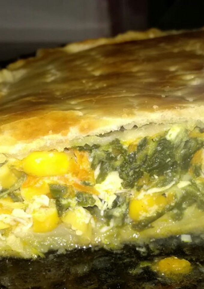 Una foto de Tarta de verduras y pollo con masa casera