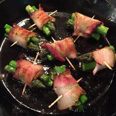 Bacon rolled asparagus A picture of Bacon rolled asparagus.