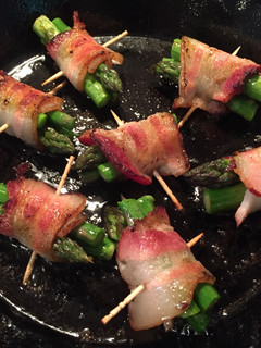 A picture of Bacon rolled asparagus.