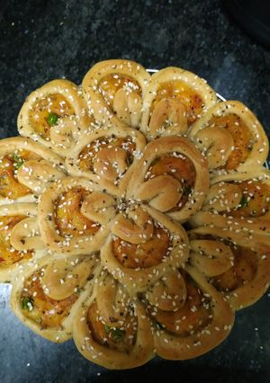 पूल अपार्ट ब्रेड (Pull apart bread recipe in Hindi) रेसिपी मुख्य फोटो