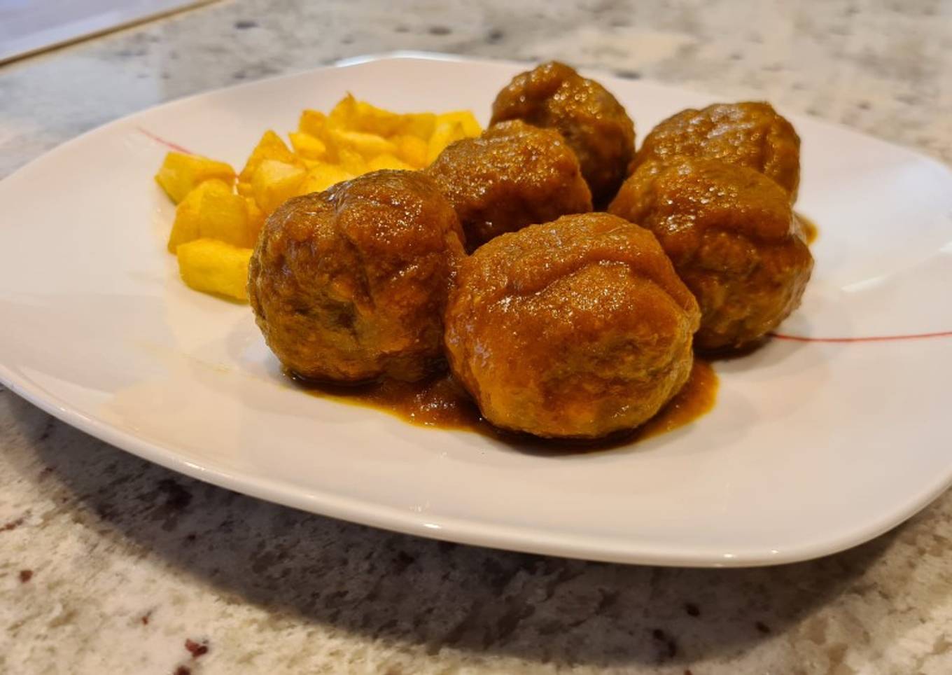Albóndigas en salsa española