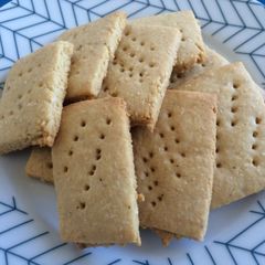 Crunchy Coconut Biscuits A picture of Crunchy Coconut Biscuits.