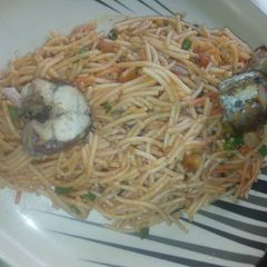 A picture of Spagetti with scent leaves.