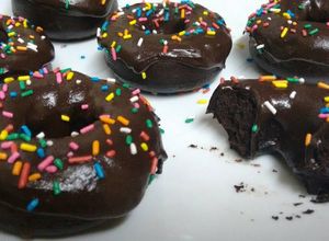 Una foto de Donuts doble chocolate