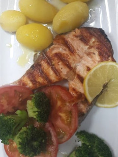 Foto de Salmão grelhado com Batatas
