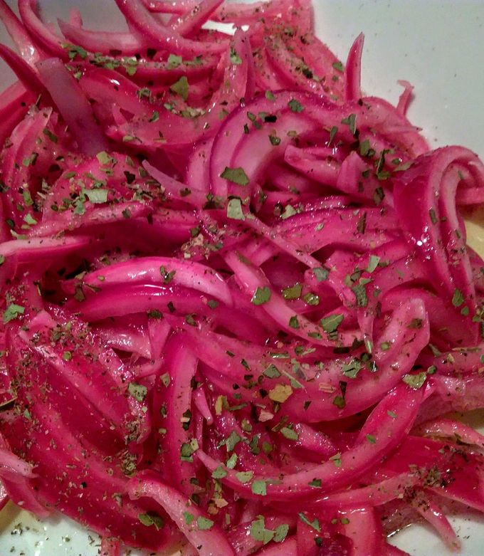 Una foto de ENCURTIDO DE Cebolla Roja...!😋