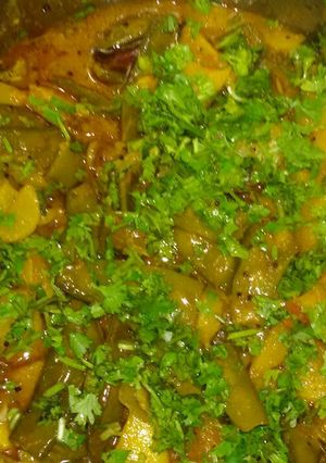 A picture of Aloo aur seem ki sabji.