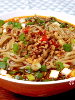 麻油蔥辣肉醬麵 的食譜成品照片