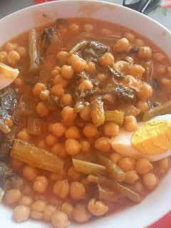 Una foto de Garbanzos con acelgas
