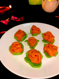 ரோஸ் மிட்டாய் (Rose mittai recipe in tamil) செய்முறை முக்கிய புகைப்படம்
