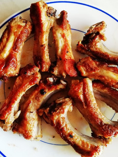Una foto de Costillas de cerdo a la plancha 😋