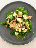 Ensalada de espinaca, champiñones y manzana