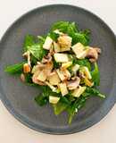 Ensalada de espinaca, champiñones y manzana