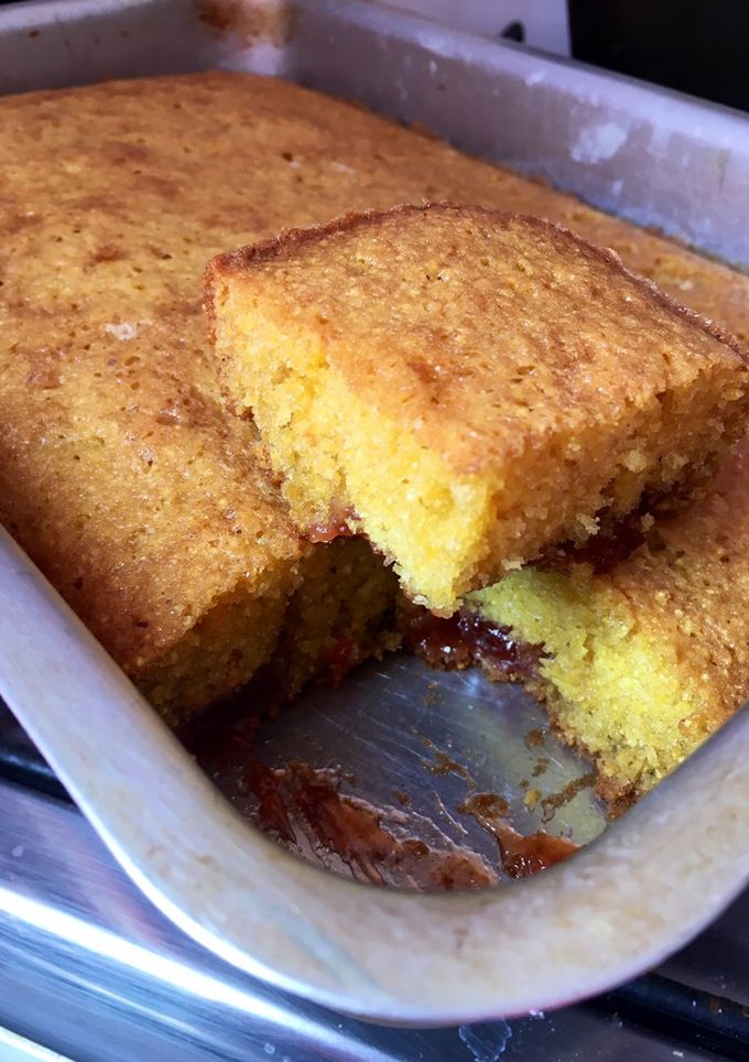 Una foto de Torta con harina de maíz 🌽 y membrillo!